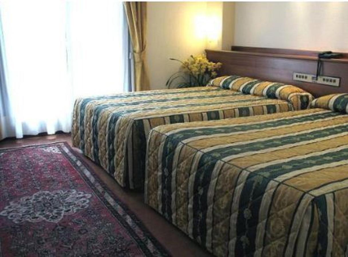 Hotel Piroga Padova Selvazzano Dentro Zimmer foto